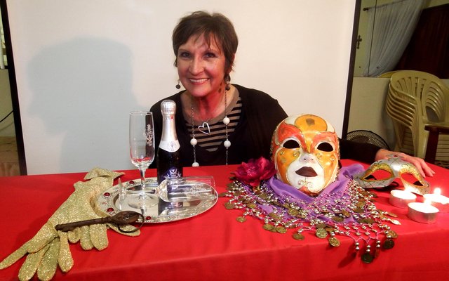 Jane Bailey by haar samestelling van â€˜n voorbeeld vir stillewe-fotoâ€™s tydens haar onlangse aanbieding oor die neem van stillewe-fotoâ€™s 